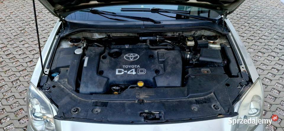 Toyota AVENSIS 2005 Srebrma Stan BD Warszawa sprzedam