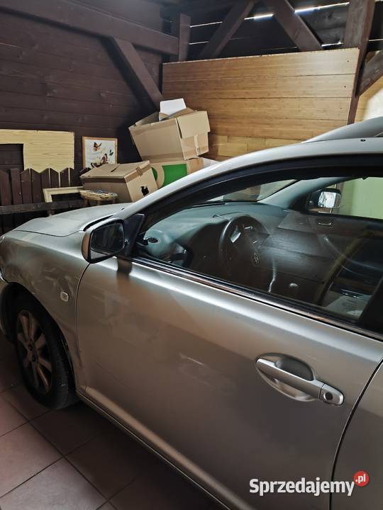 Toyota Avensis 2004 benzyna do naprawy