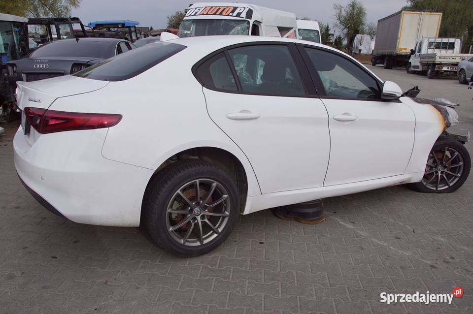 DRZWI PRAWE PRZÓD ALFA ROMEO GIULIA BIAŁE Części samochodowe