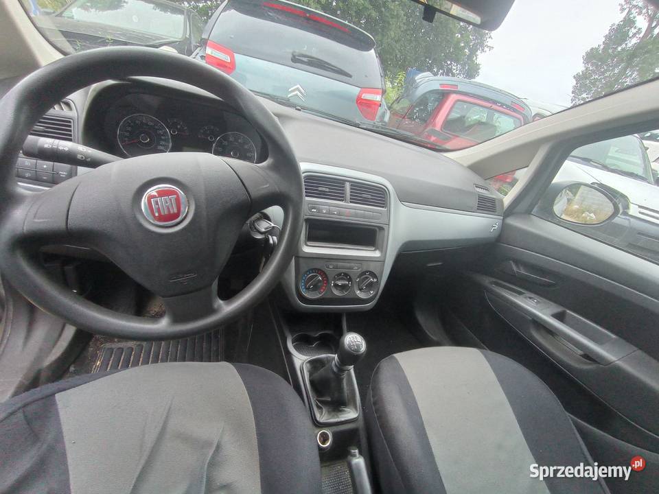 Fiat Punto 12 48 kW 2009 r dawca części Samochody na części wielkopolskie