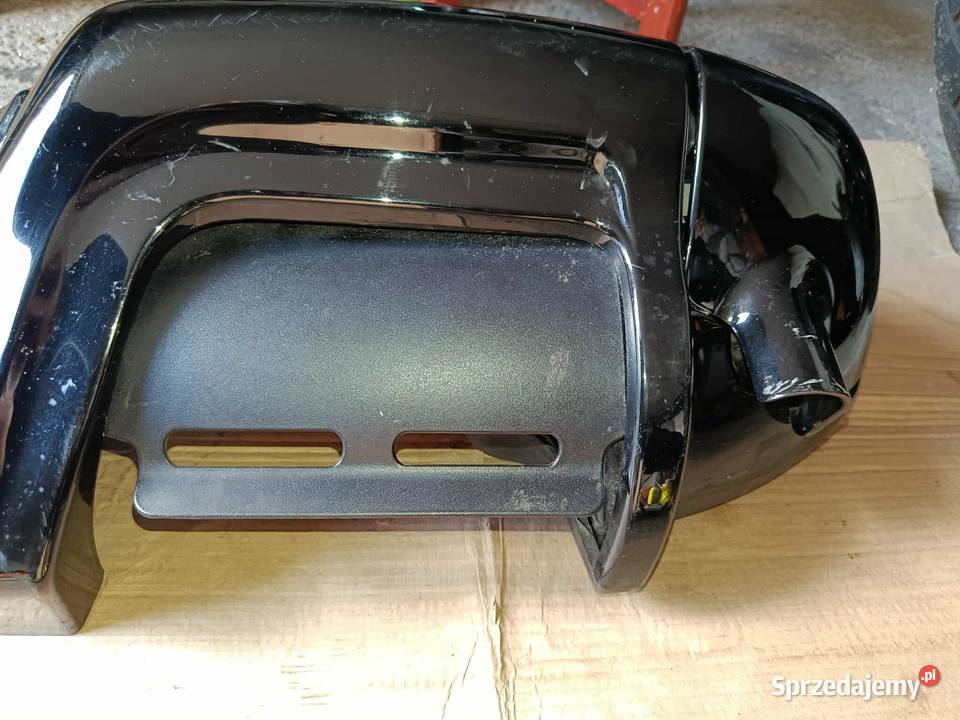 Harley 082013 gołębnik prawy osłona Trzciana