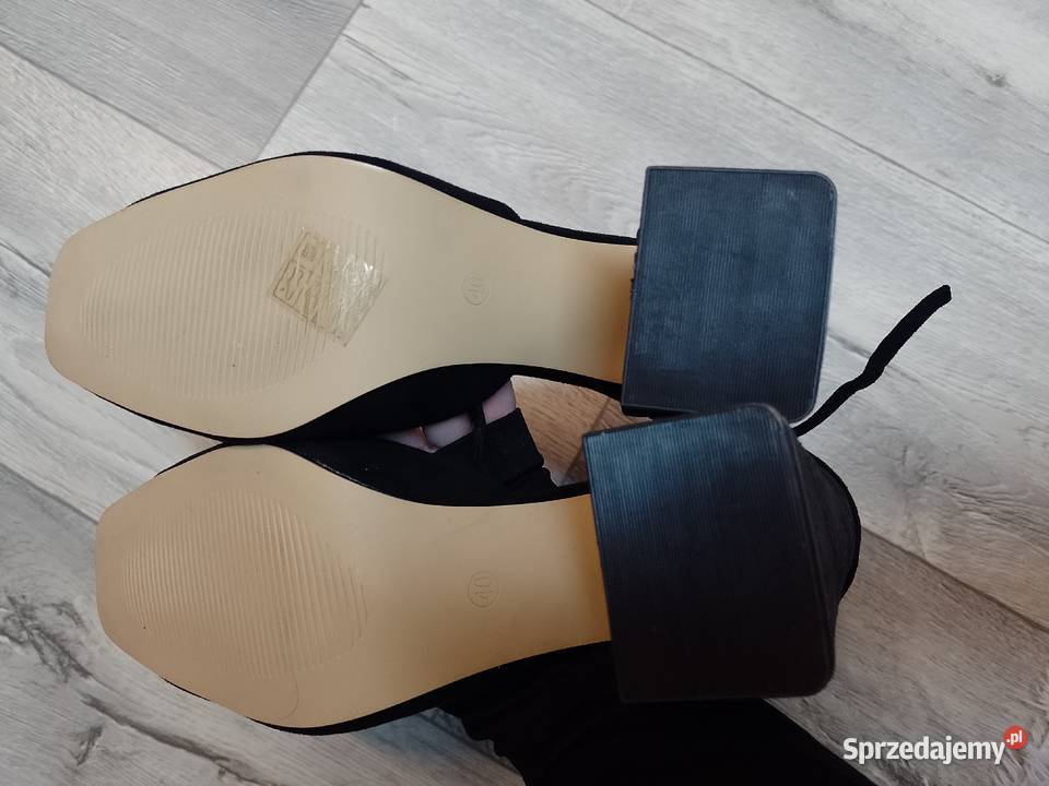 3940 Czarne bogato zdobione czółenka wieczorowe