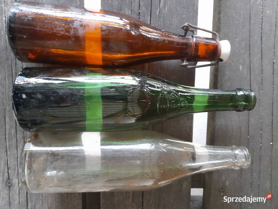 Stare butelki alkoholu z PRL
