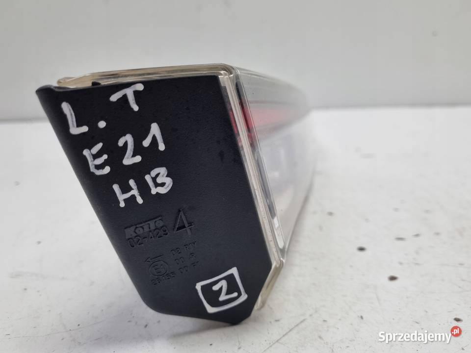 Toyota Corolla E21 HATCHBACK TYLNIA TYLNA LAMPA