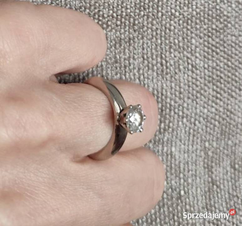 Pierścionek zaręczynowy bzłoto 750125ct GIA pomorskie