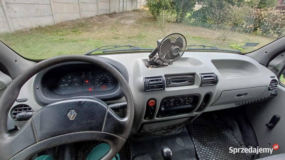 Renault Master 25 2002r L2H2 nieuszkodzony