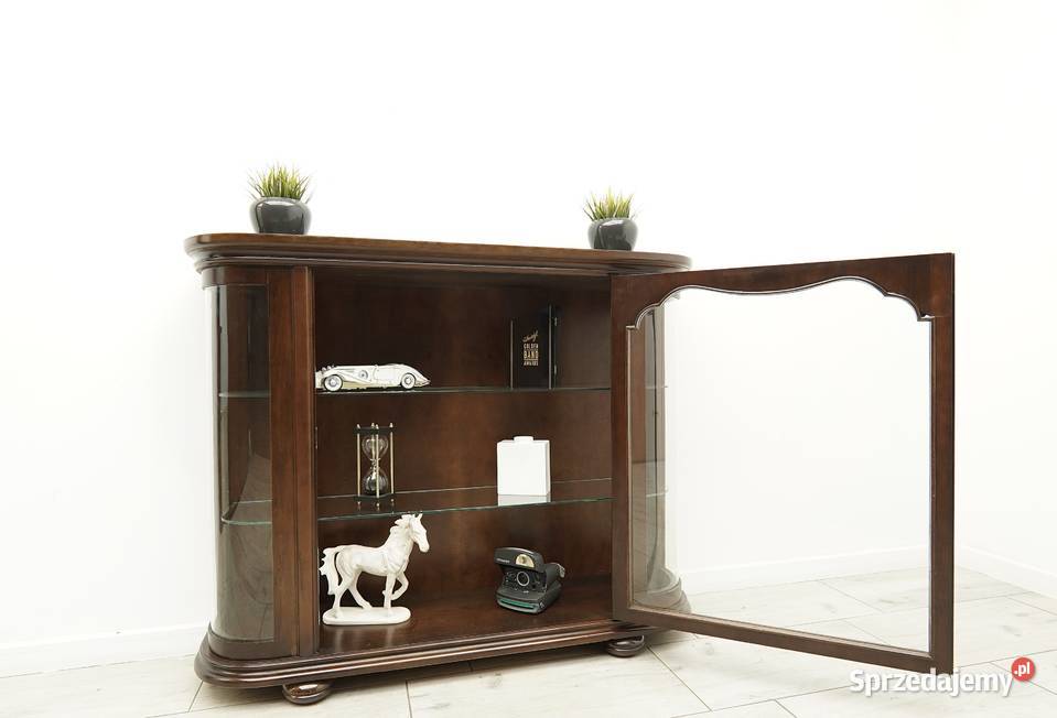 Zabytkowa witryna w stylu chippendale z lat Jerka