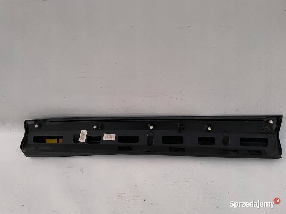 LISTWA DRZWI PRAWY PRZÓD AUDI Q3 83A853960
