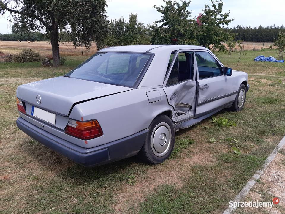 MERCEDESBENZ 230E USZKODZONY Janów