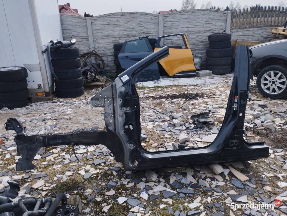 Próg lewy podłużnica słupek środkowy Suzuki sx4 Sieradz sprzedam