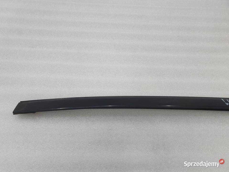 LISTWA SZYBY CZOŁOWEJ PRAWA MERCEDES W204