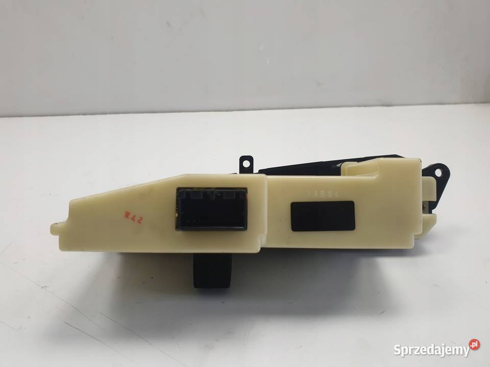 WYŚWIETLACZ KOMPUTERA MAZDA XEDOS TC92611J0 Wyposażenie wnętrza lubelskie Chełm