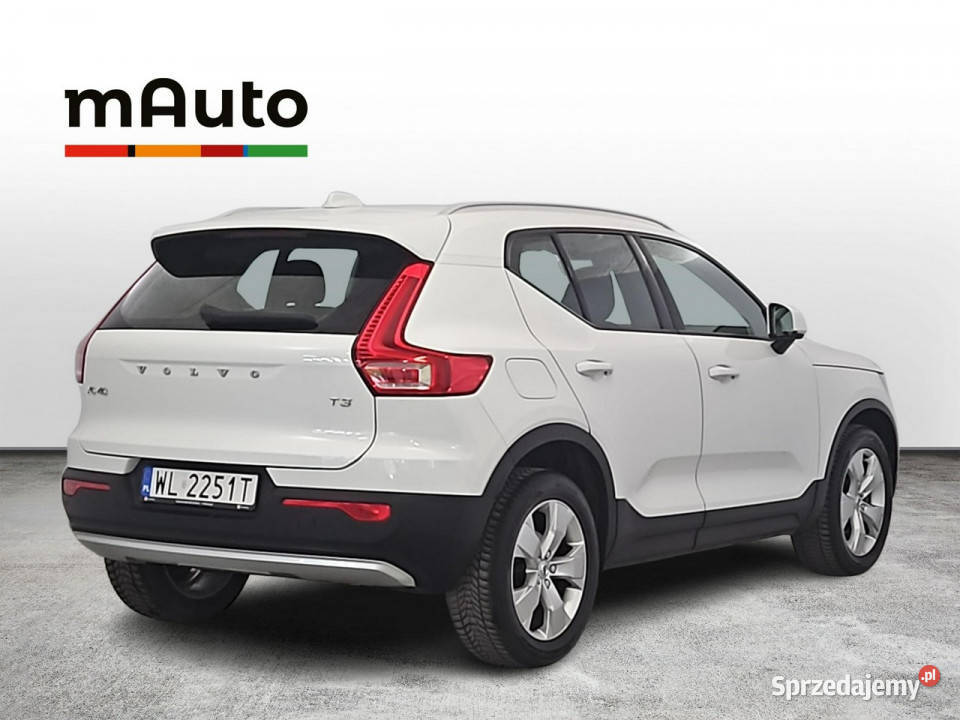 Volvo XC 40 T3 Momentum Pro Z Polskiego Salonu światła LED sprzedam