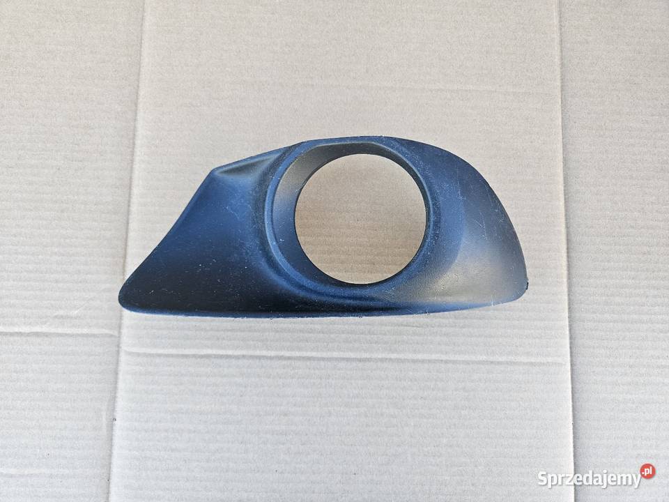 TOYOTA VERSO 0912 KRATKA RAMKA HALOGENU LEWA wielkopolskie Międzychód