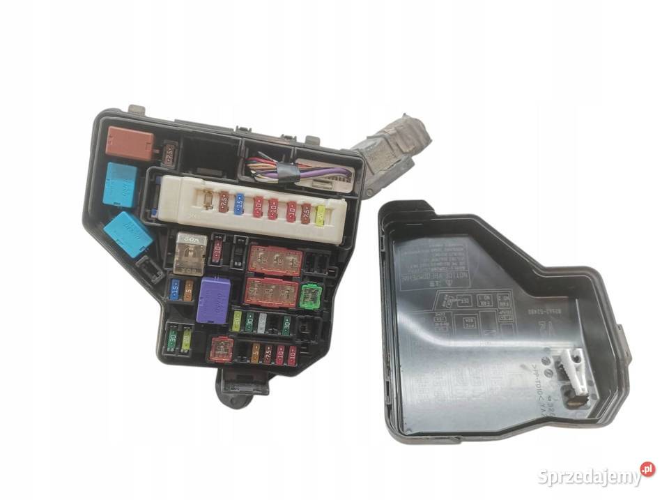 SKRZYNKA BEZPIECZNIKÓW 13 B 99 Toyota VersoS I