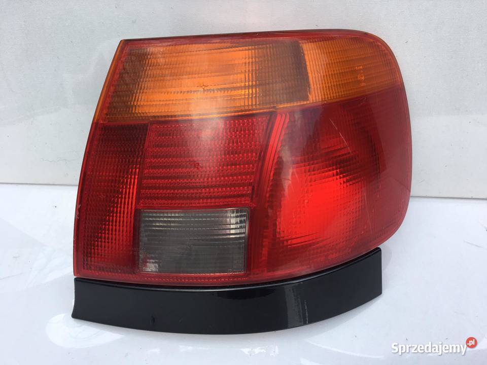 AUDI A4 B5 PRAWA LAMPA TYŁ SEDAN