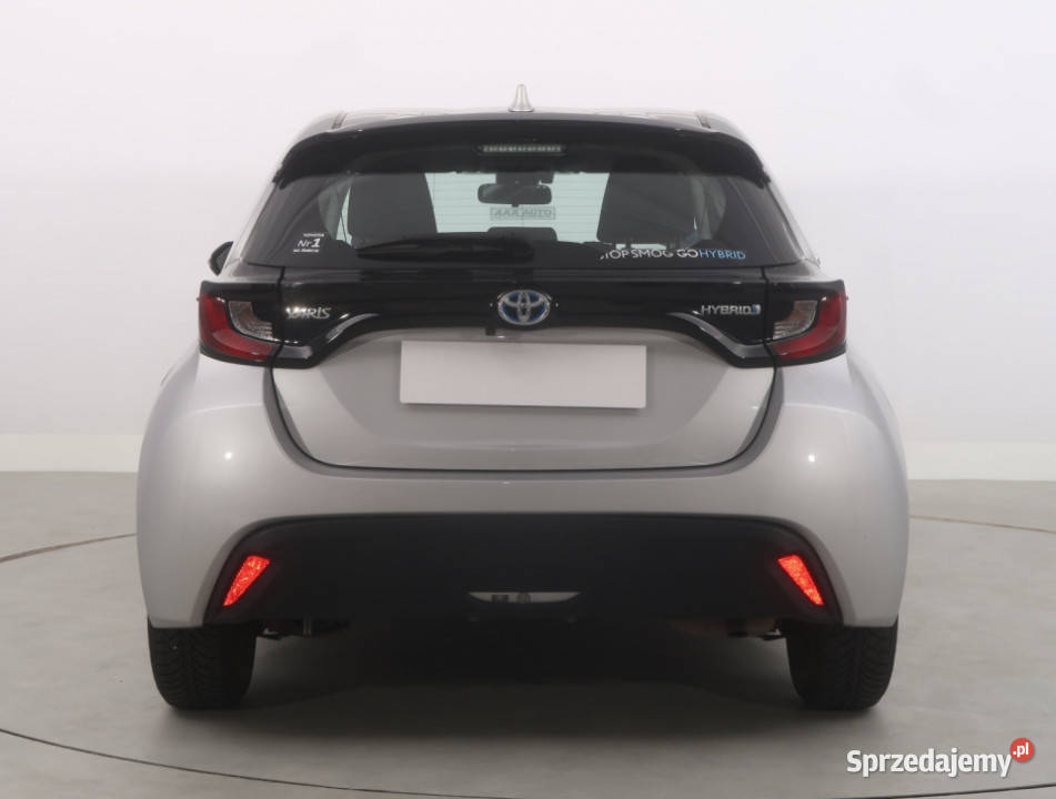 Toyota Yaris 15 VVTi Hybrid srebrny Bielany Wrocławskie