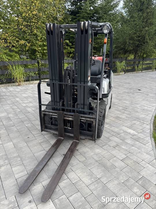 Wózek widłowy Nissan 25 t triplex wolny skok Nissan lubelskie Wilkołaz-Stacja Kolejowa