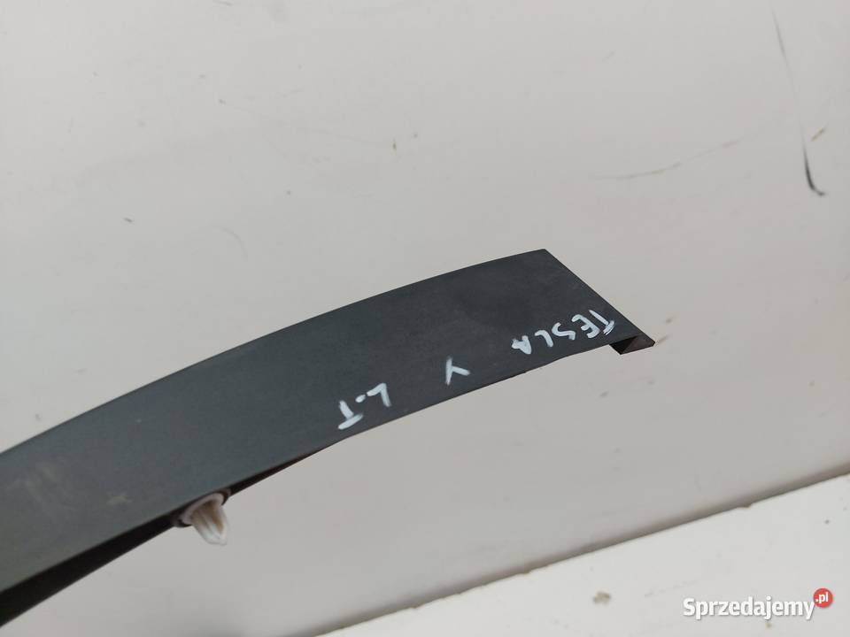 TESLA MODEL Y 2022r LISTWA BŁOTNIKA LEWY TYŁ dolnośląskie