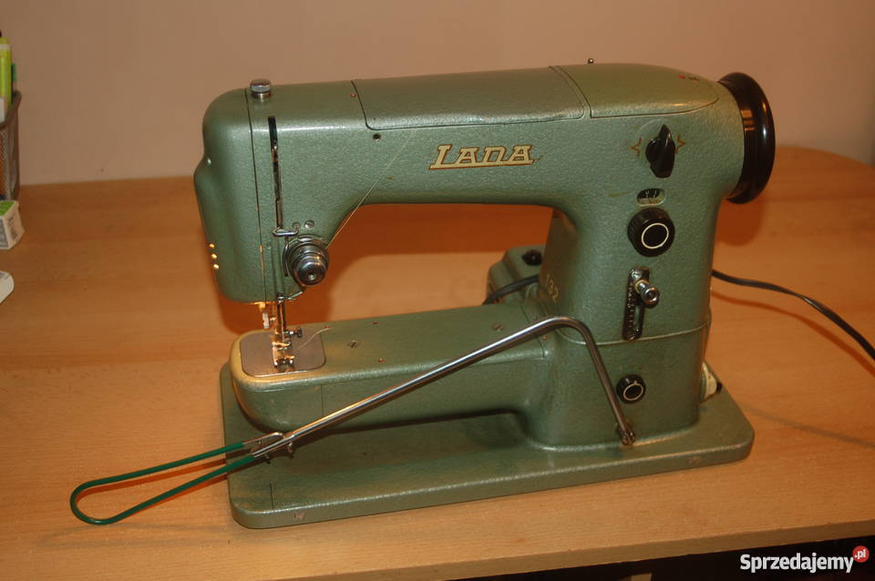 Zabytkowa maszyna do szycia marki Lada typ 132 Kraków