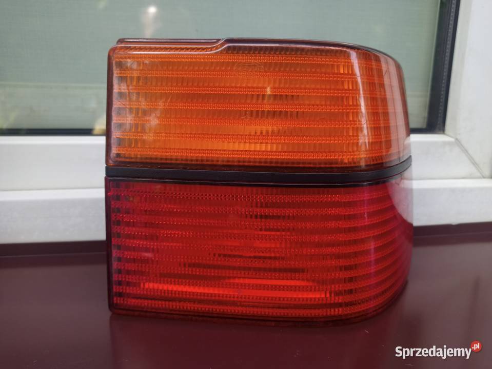 VW Vento lampa tył tylna prawa w błotnik narożna lampy tylne Oświetlenie Sieradz