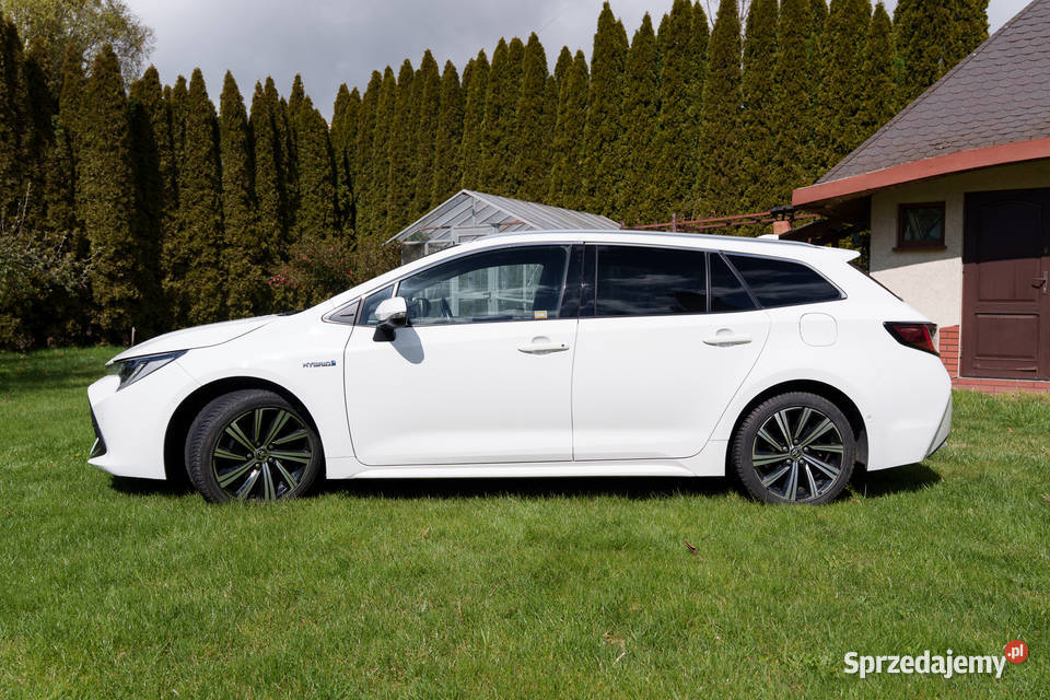 Toyota Corolla 18 TS Hybrid automatyczna Zaścianki