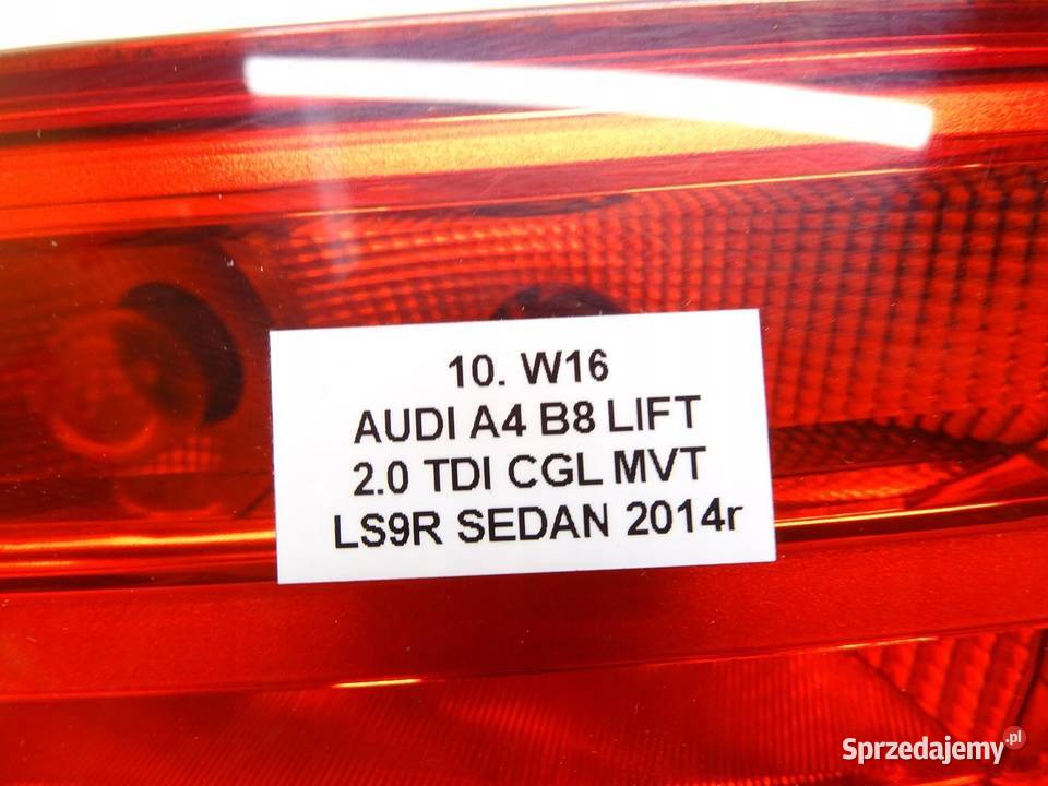 LAMPA PRAWA PRAWY TYŁ TYLNA W KLAPE AUDI A4 B8