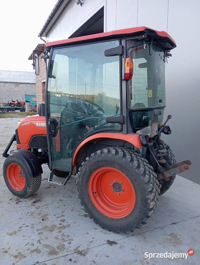 Ciągnik komunalny Kubota B2650 Błędów