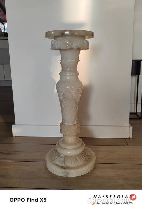 Kolumna z alabastru kwietnik