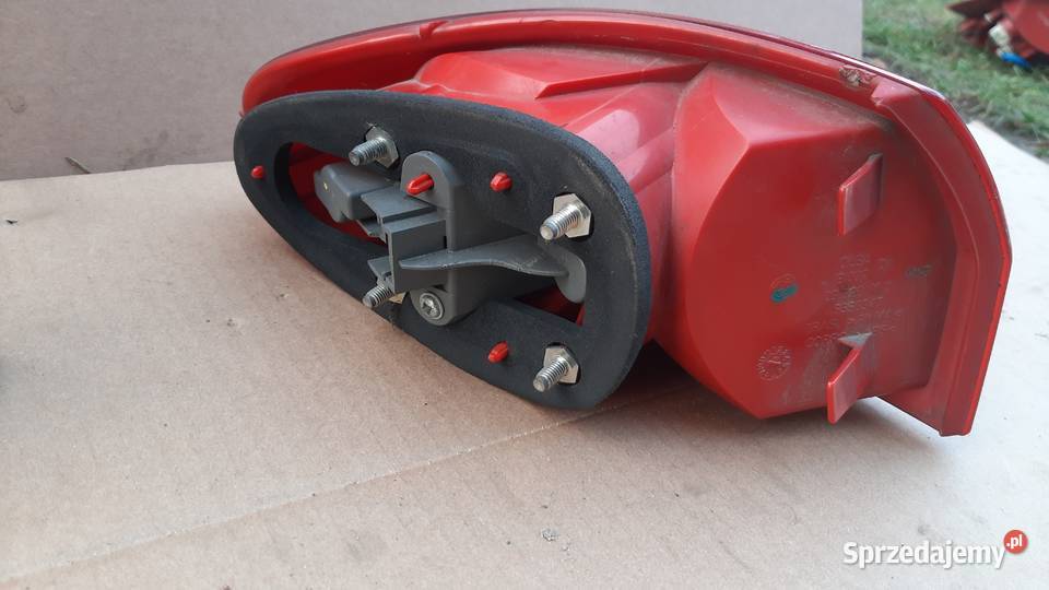 lampa tył tylna alfa 147 lift prawa 46556347 Dębno