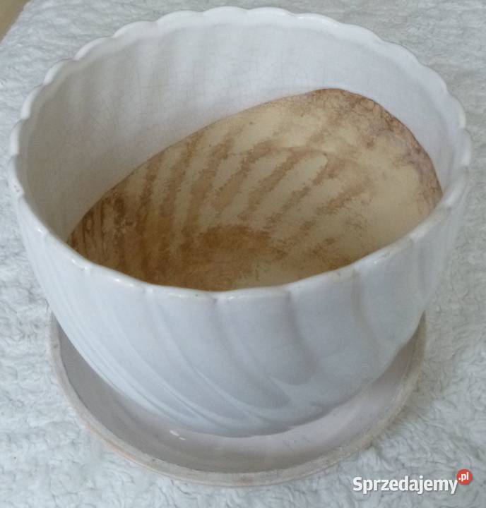Biała ceramiczna doniczka z podstawką wys 15 mazowieckie
