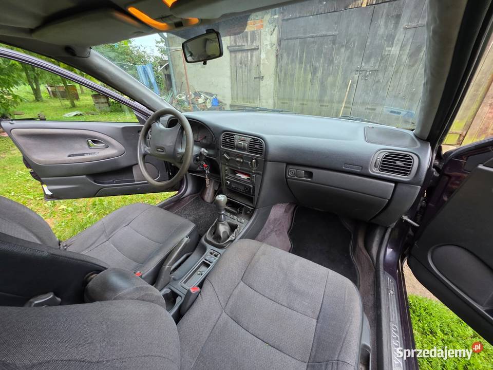 VOLVO V40 1999 19