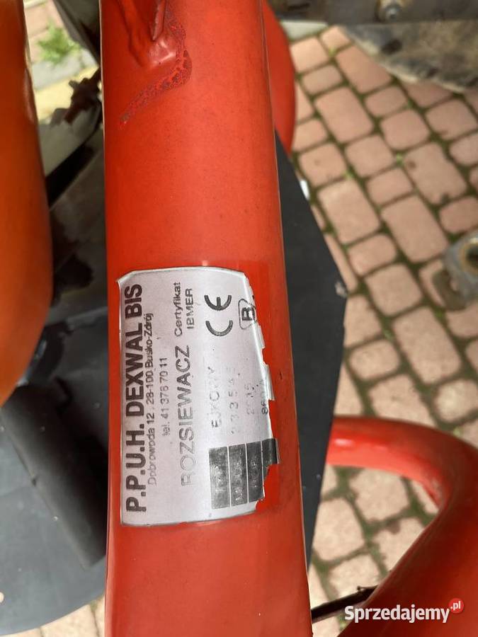 Rozsiewacz do nawozów lejek 350l Rozsiewacze nawozów Przybówka