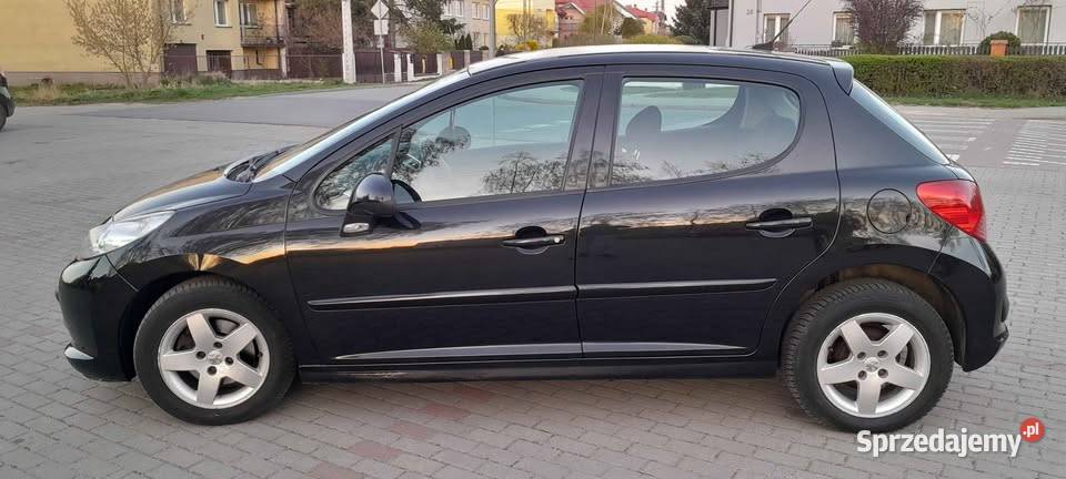 Peugeot 207 14 Benzyna przebieg 180 klima