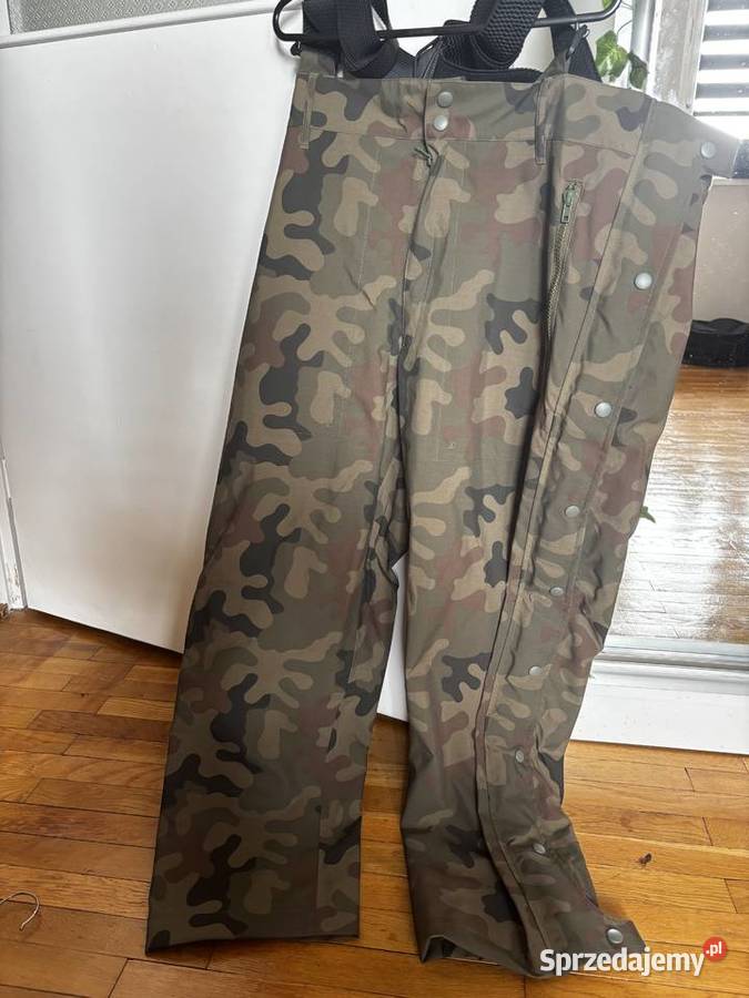 Kurtka i spodnie ubrania ochronnego goretex