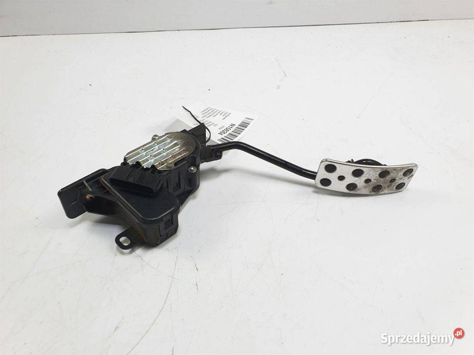 PEDAŁ MITSUBISHI PAJERO 4 82060231 Lipno