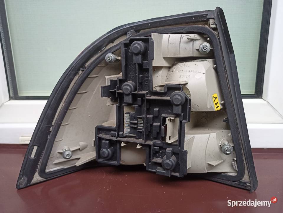 Opel Vectra B FL LIFT lampa tył tylna prawa Lampy tylne Sieradz