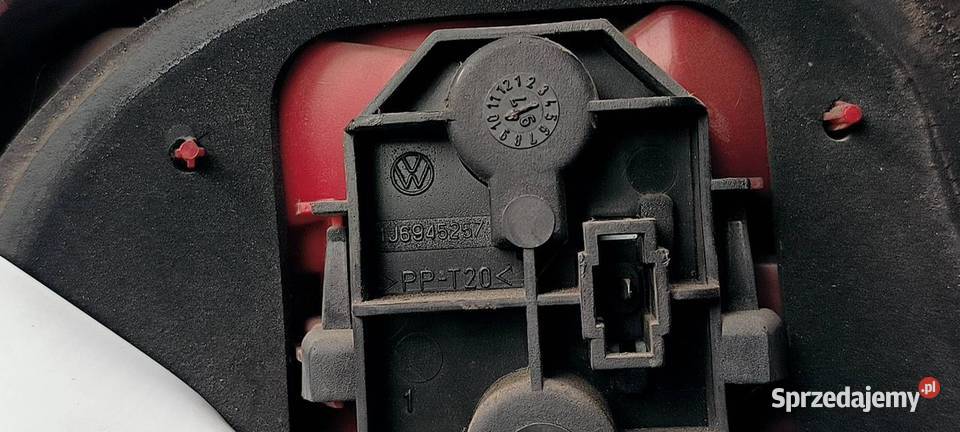 LAMPA LEWA TYŁ VOLKSWAGEN GOLF IV