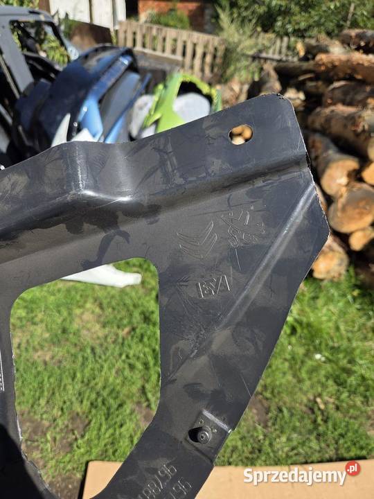 Nadkole prawe prawy przód przednie Peugeot 2008