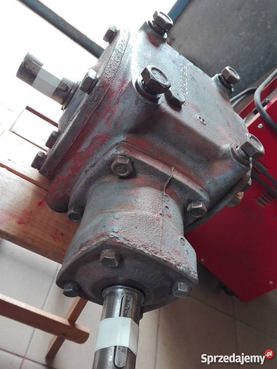 Przekładnia kątowa rozrzutnika