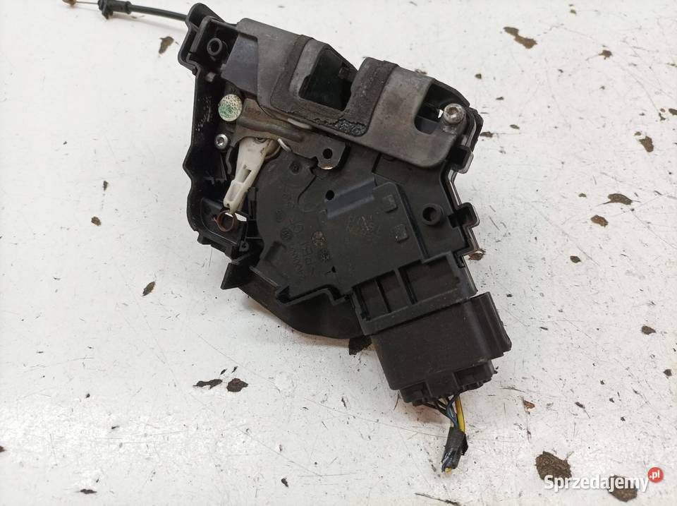 ZAMEK DRZWI PRAWY PRZÓD 3M5AR21812AK Ford Focus