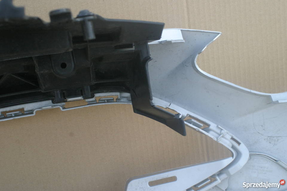 FORD FOCUS MK3 LIFT FL ZDERZAK PRZÓD 2010 Bieleń