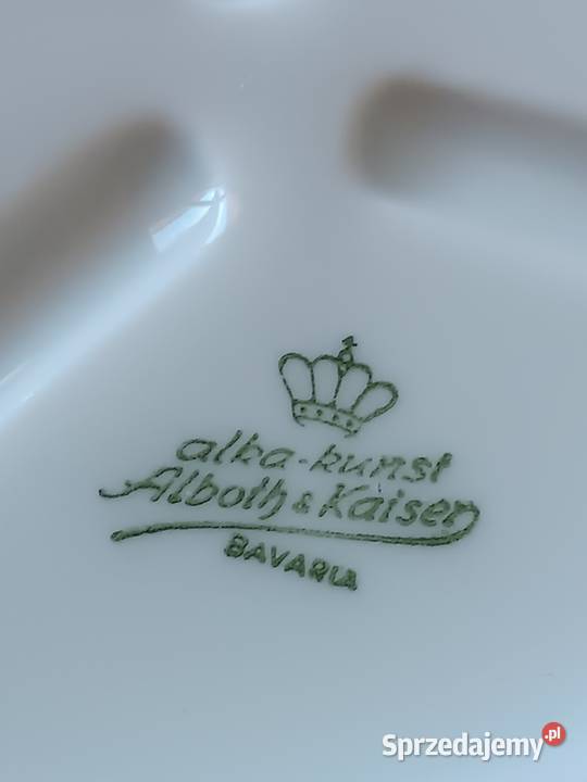 Osłonka czerwona róża sygnowana porcelana Gorlice