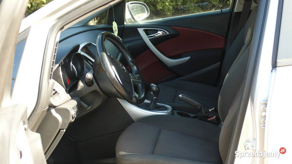 OPEL ASTRA J 16 benzyna 2011r sprzedam