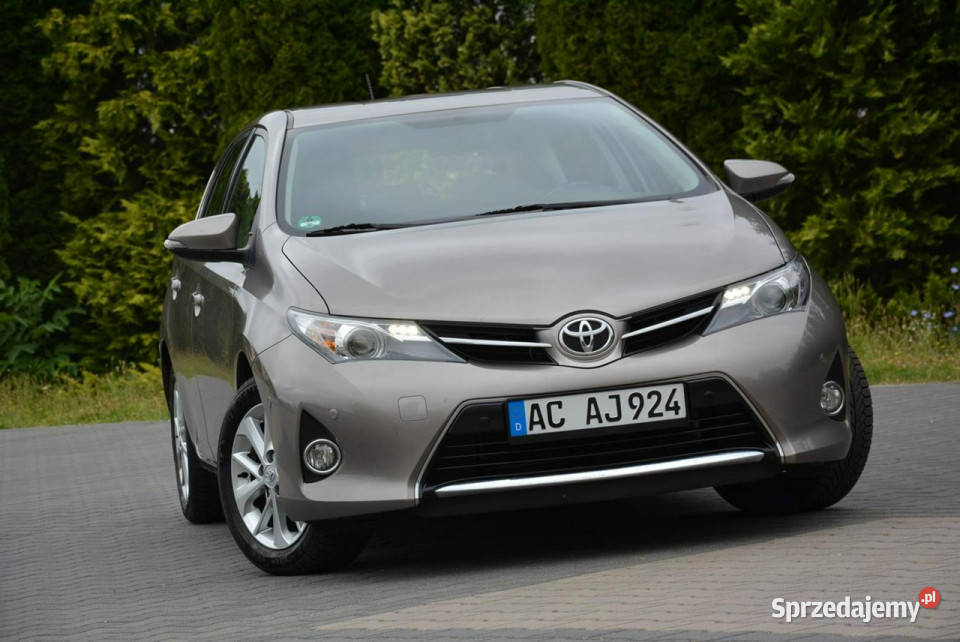 Toyota Auris Executive Navi Ledy Kamera Park Auris Ostrów Mazowiecka