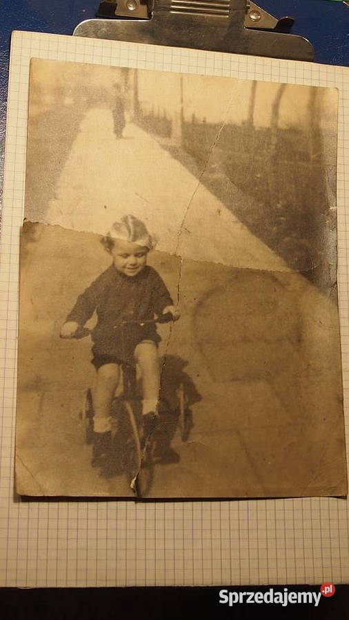 Fotografia dziecko na trójkołowym rowerku czasy Pozostałe Kolekcje Tychy sprzedam