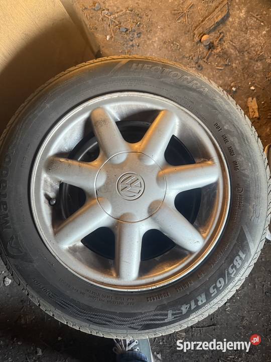 Koła 14 golf 3 ładne 4 z dekielkami Bieliny