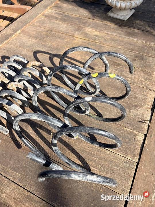 Komplet sprężyn przódtył mercedes clk w209 456 Szydłowiec