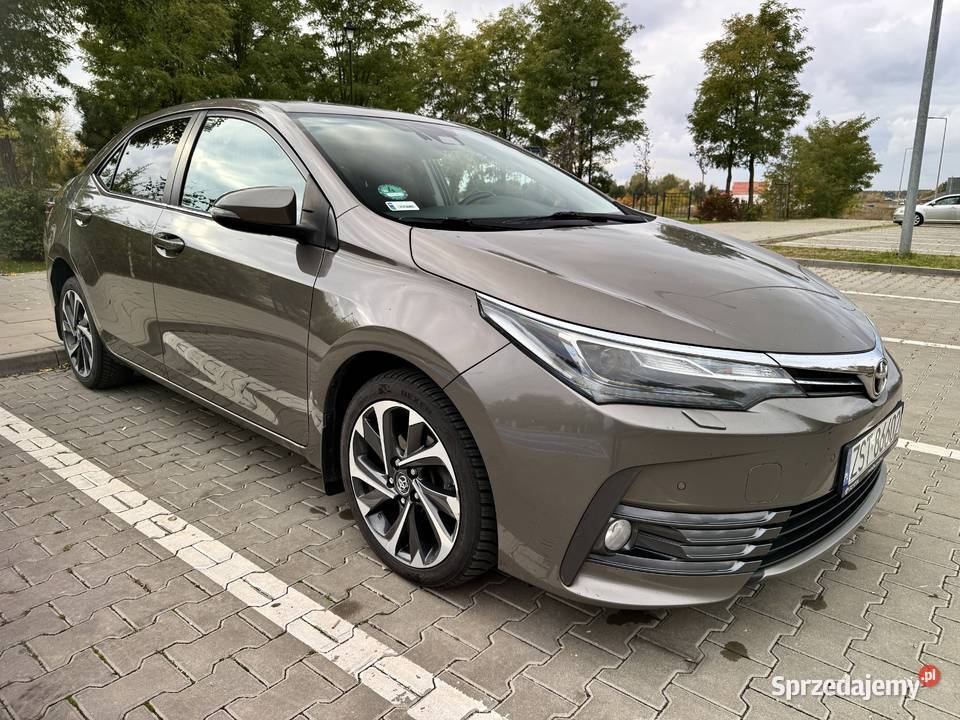 Toyota Corolla E16 lift Salon Polska Radzymin