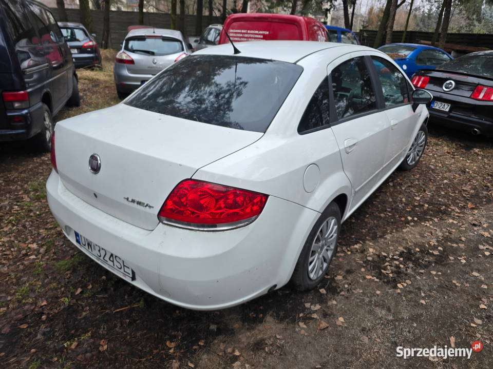 Sprzedam auto Fiat Linea Dynamic z fabryczną uszkodzony Linea